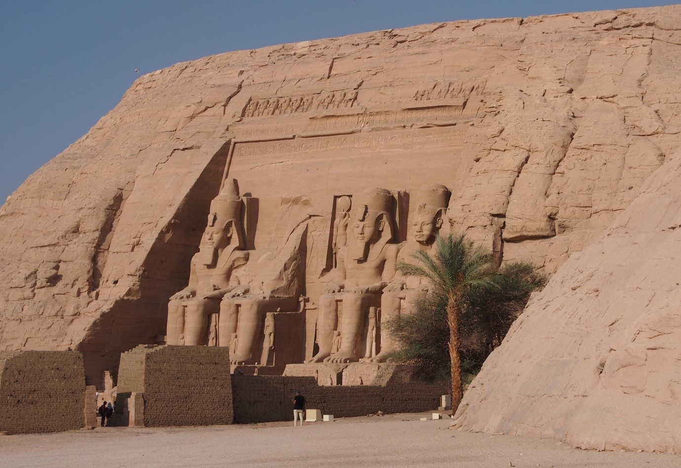 Abu Simbelin temppeli Sudanin rajan tuntumassa